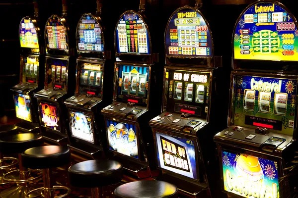 Gaple Online table interface on gogo77 slot showing tile layout and player positions